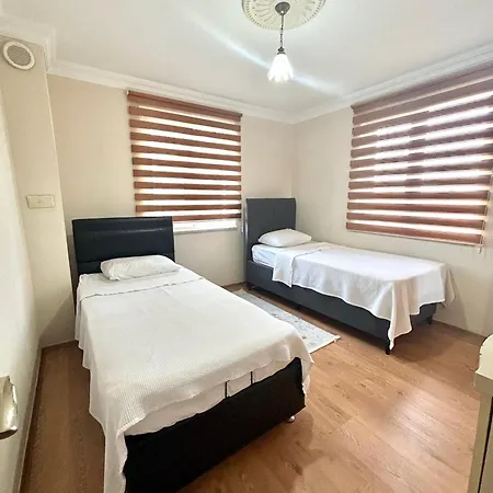 Luxury Pool Close To Airport And